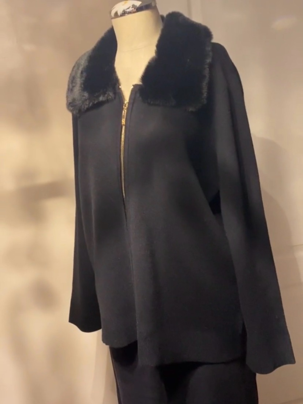 Ann Klein Elegant Black Fur-Collar Jacket L